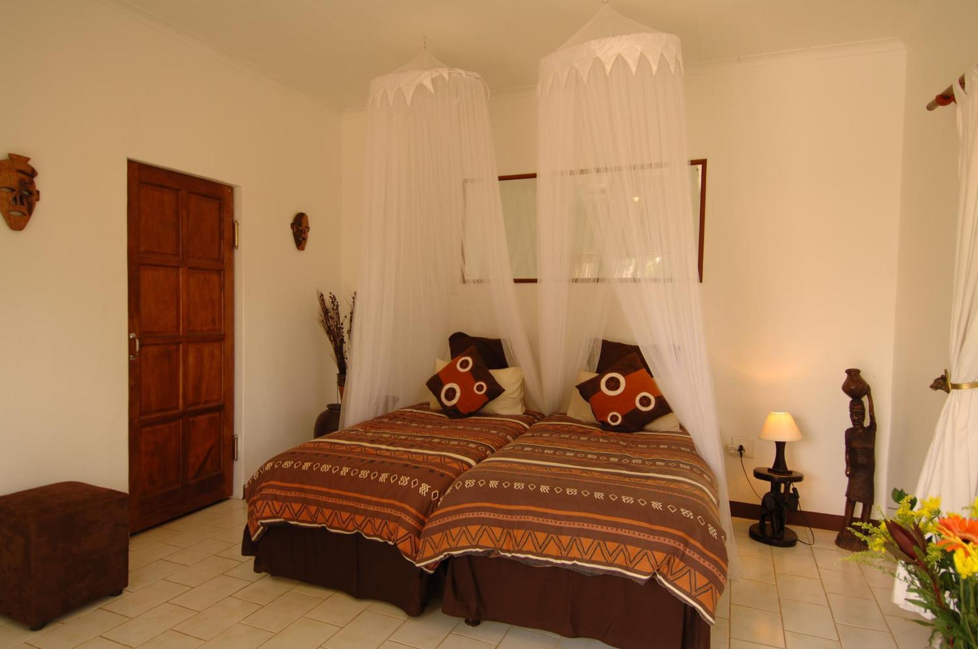 Normann Safari Bush Lodge พาลาบอร์วา ภายนอก รูปภาพ