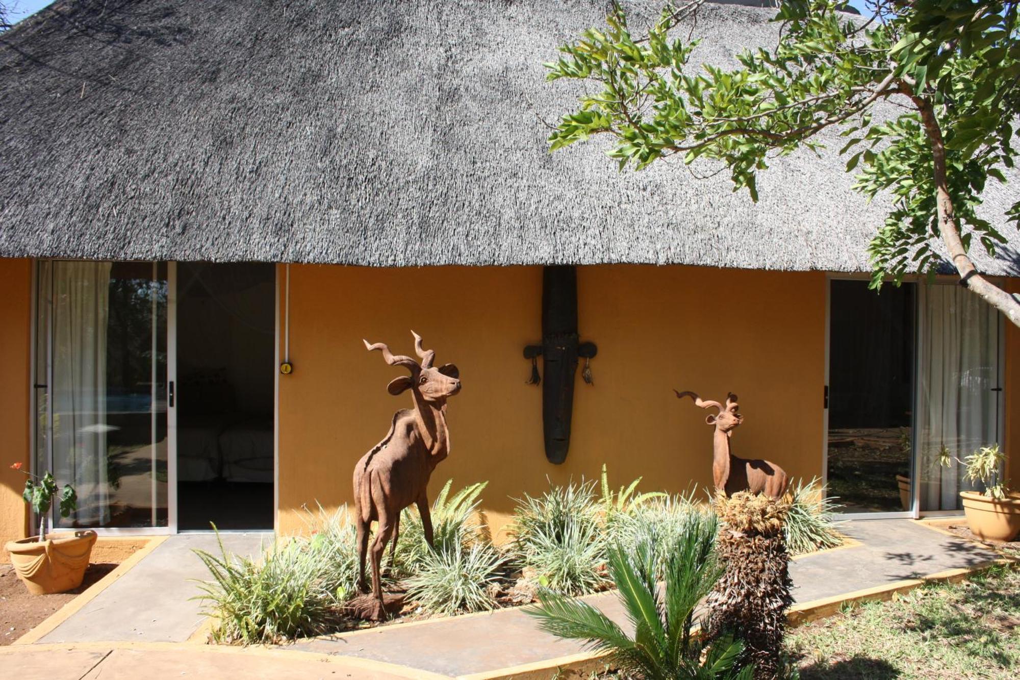 Normann Safari Bush Lodge พาลาบอร์วา ภายนอก รูปภาพ