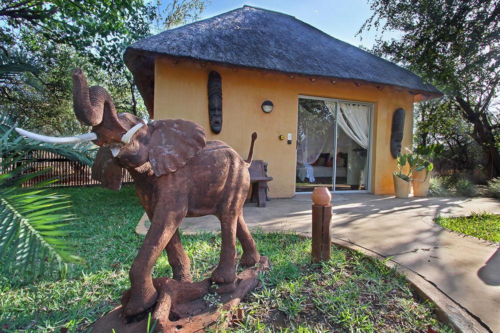 Normann Safari Bush Lodge พาลาบอร์วา ภายนอก รูปภาพ