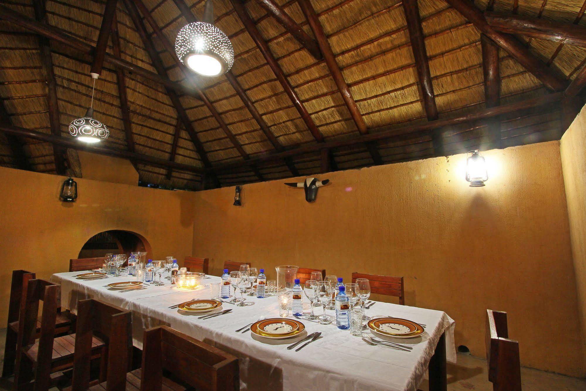Normann Safari Bush Lodge พาลาบอร์วา ภายนอก รูปภาพ
